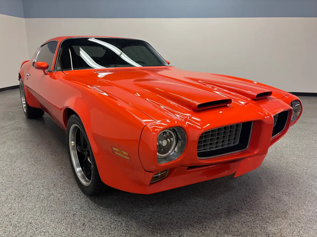 Vehicle photo 9