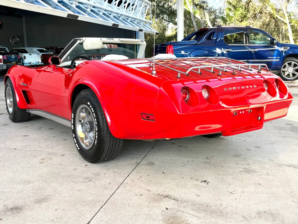 Vehicle photo 9