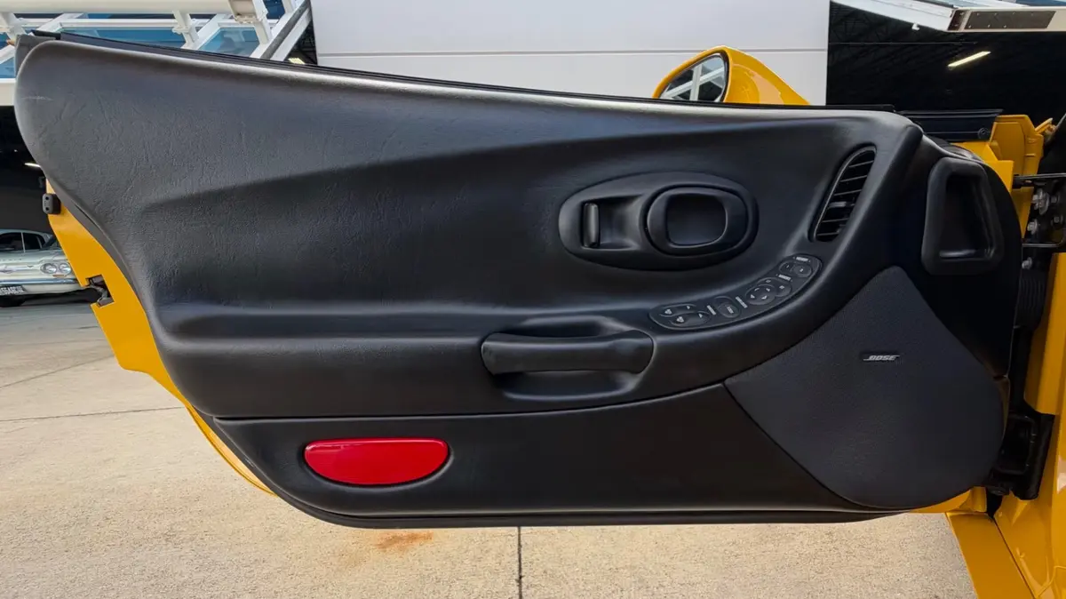 Vehicle photo 35