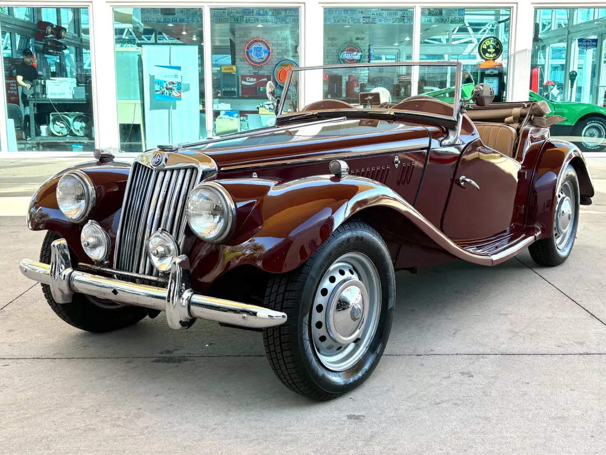 Vehicle photo 11