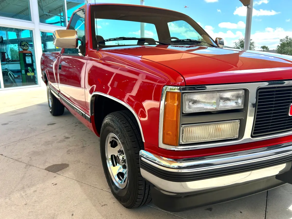 Vehicle photo 18