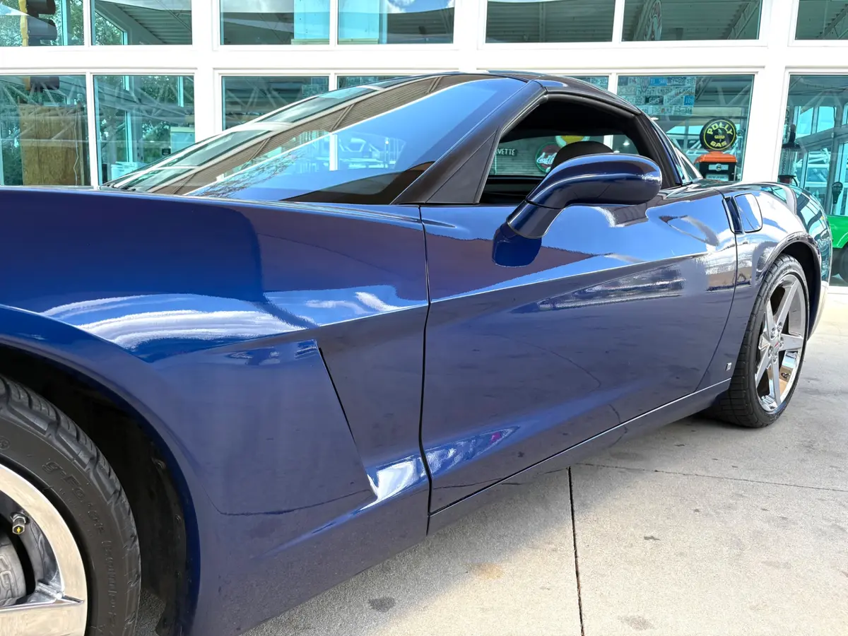 Vehicle photo 14