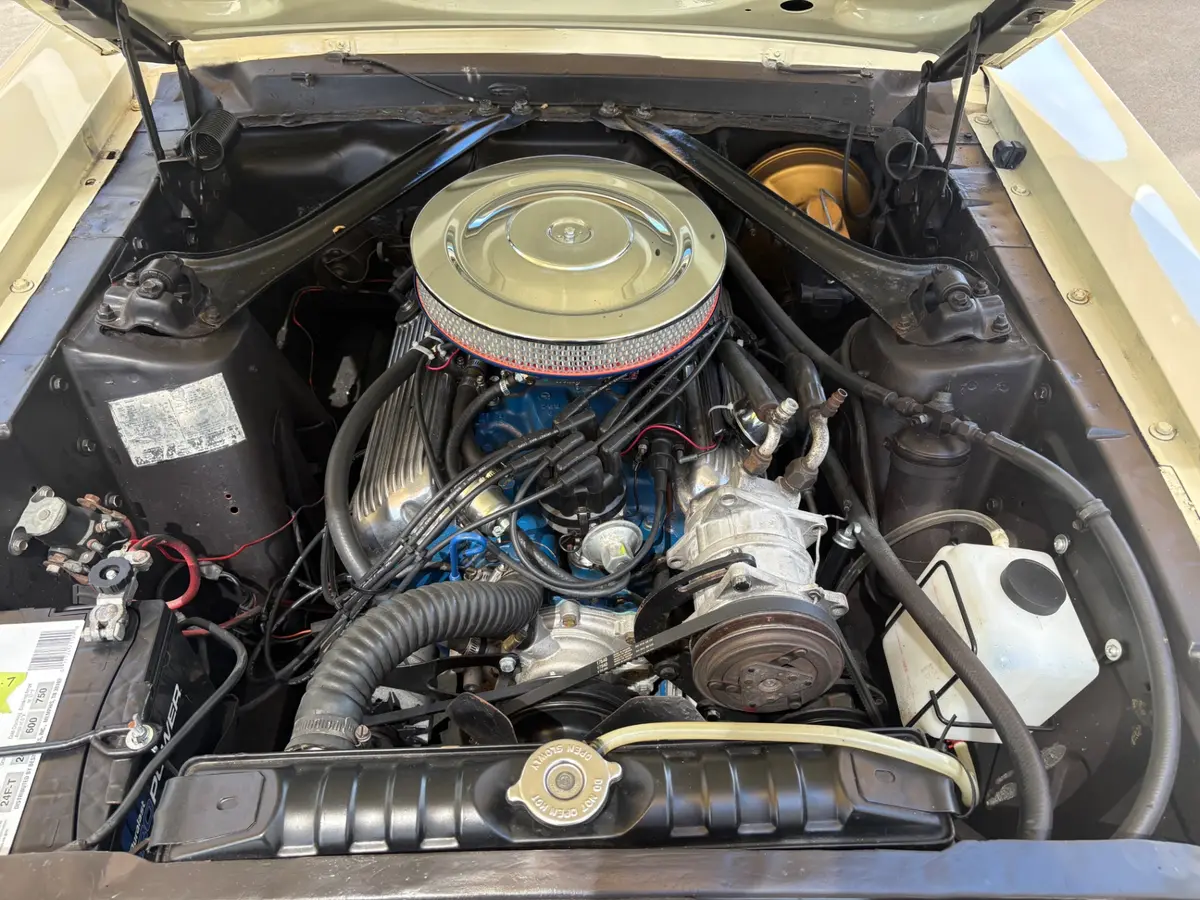Vehicle photo 25