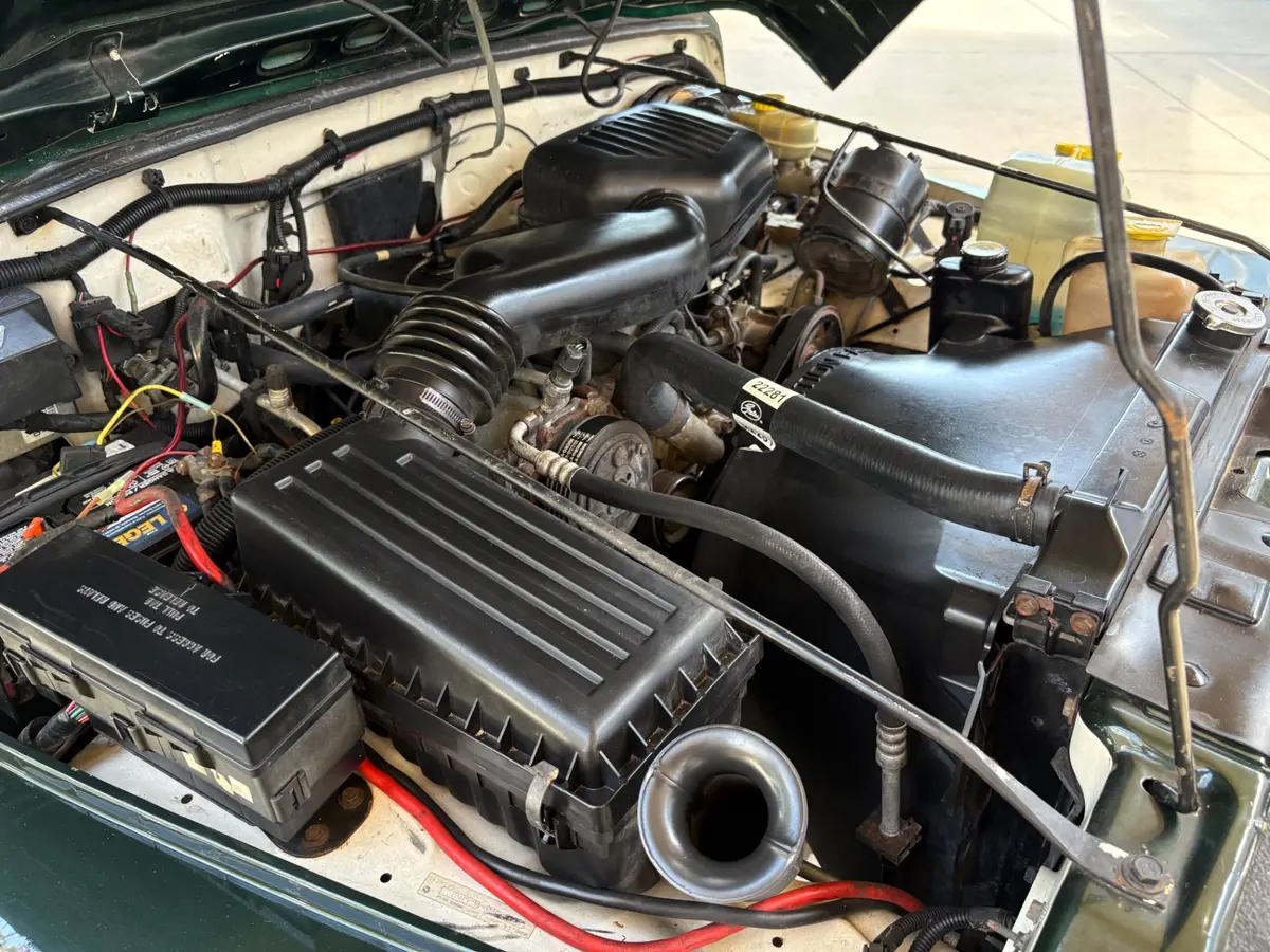 Vehicle photo 28