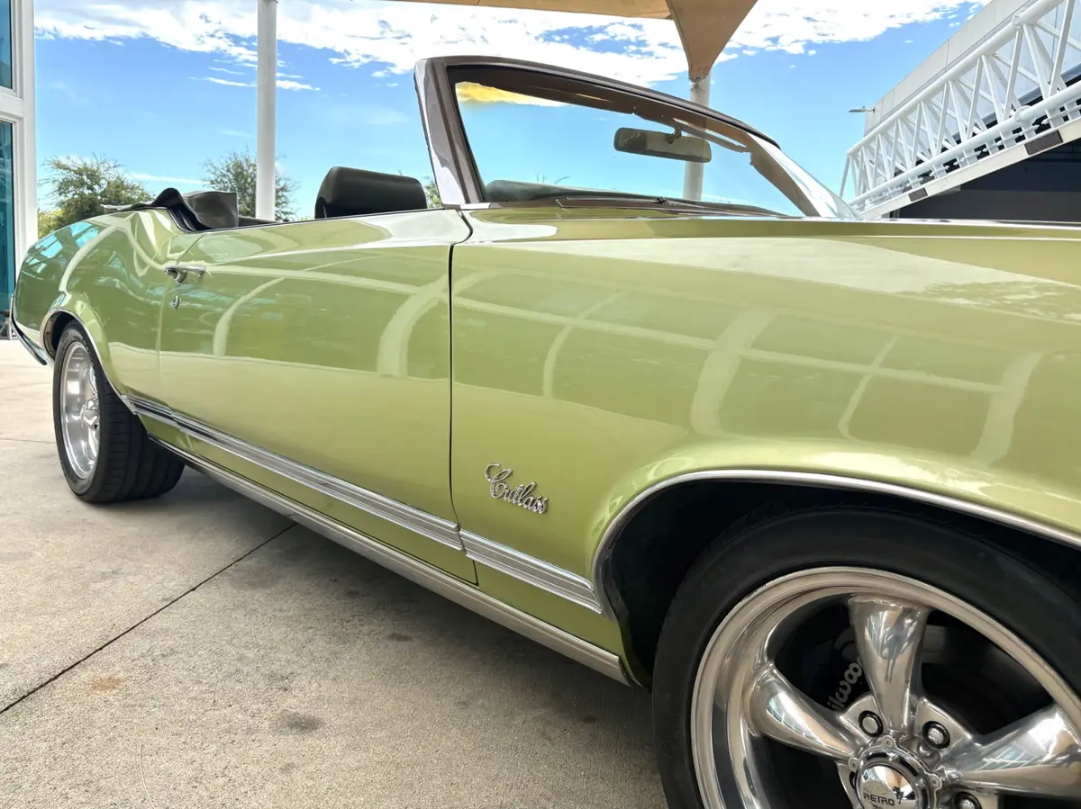 Vehicle photo 18