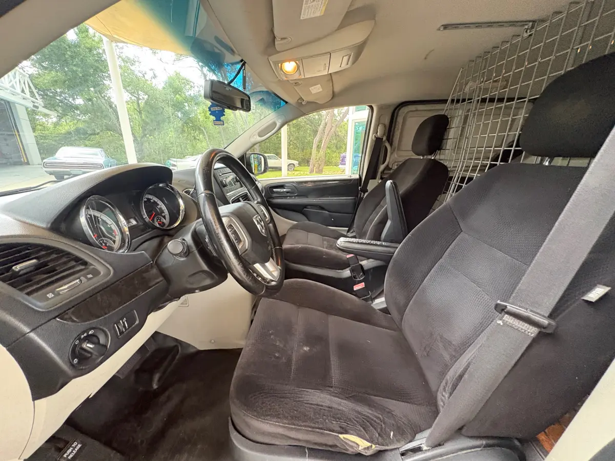Vehicle photo 31
