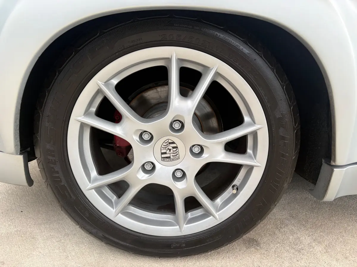 Vehicle photo 21