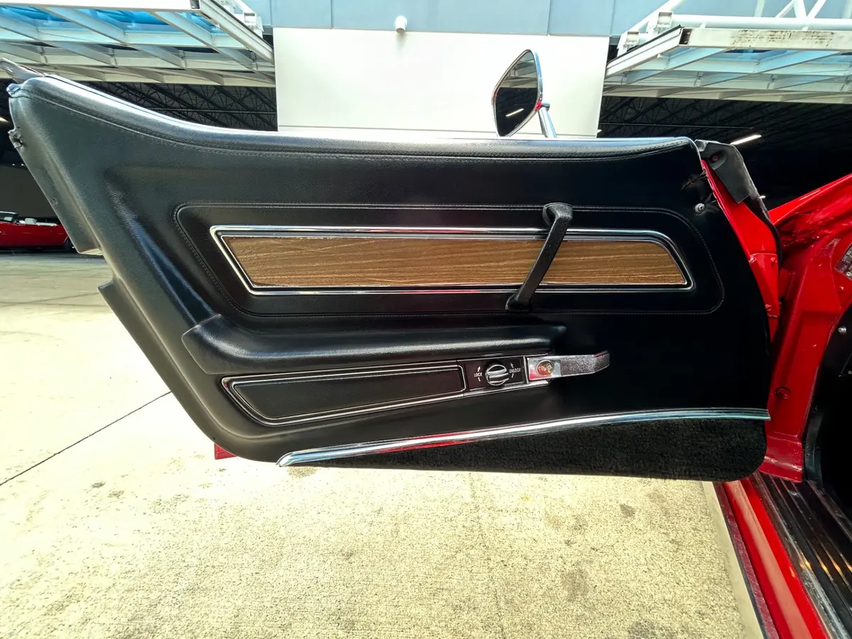 Vehicle photo 21
