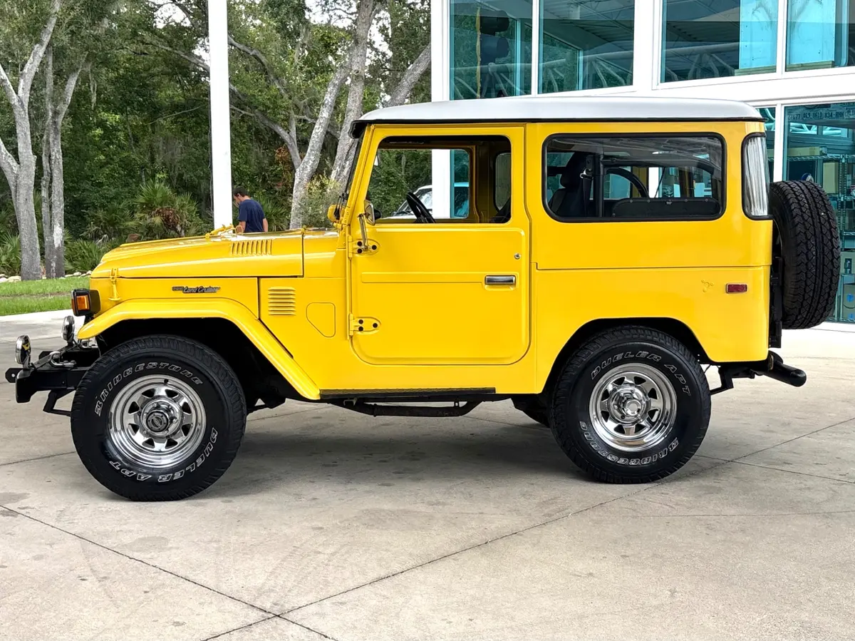 Vehicle photo 10
