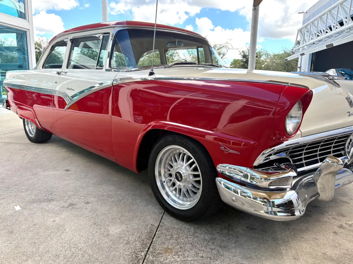 Vehicle photo 19