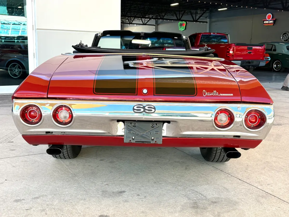 Vehicle photo 7