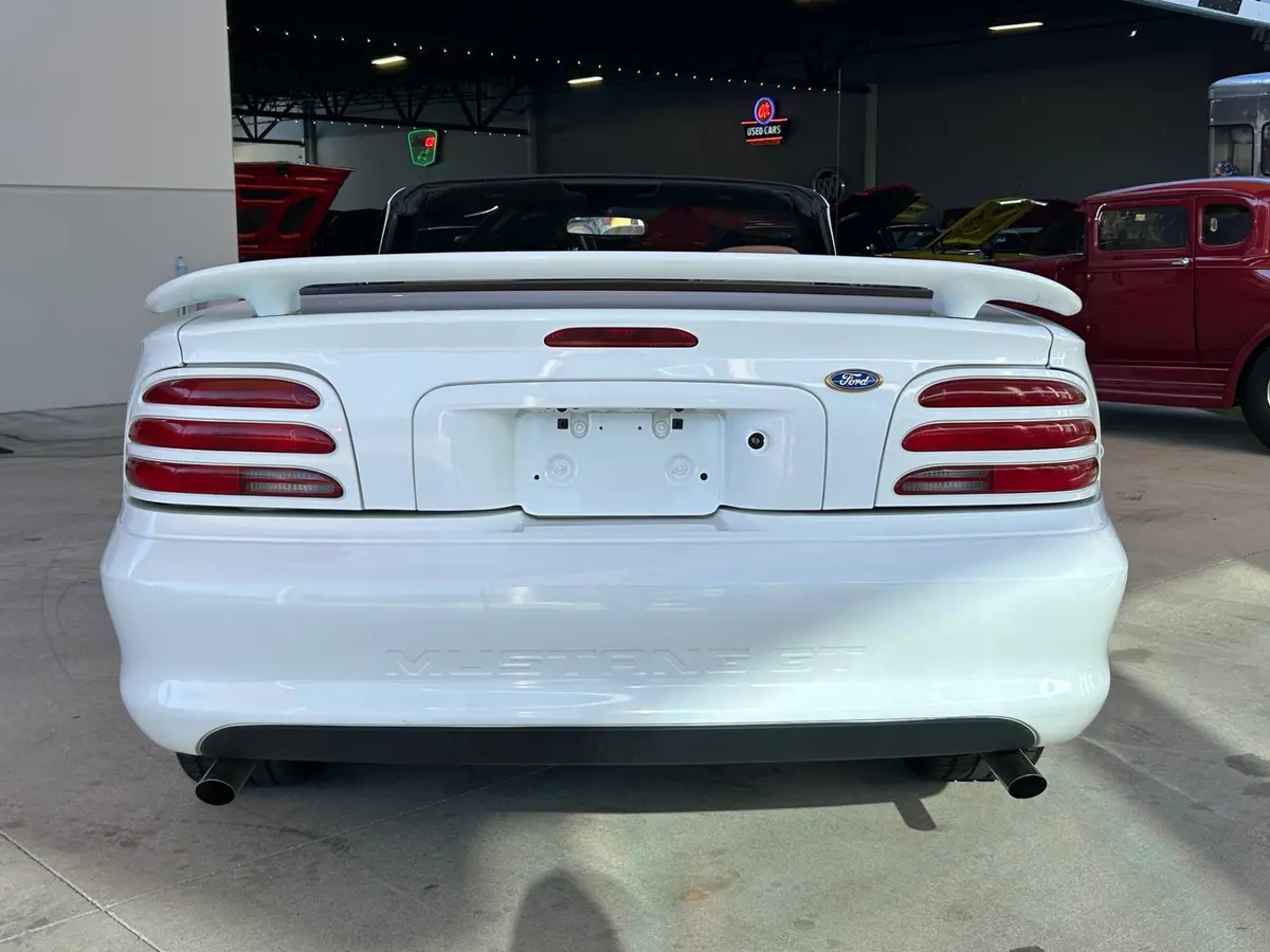 Vehicle photo 6