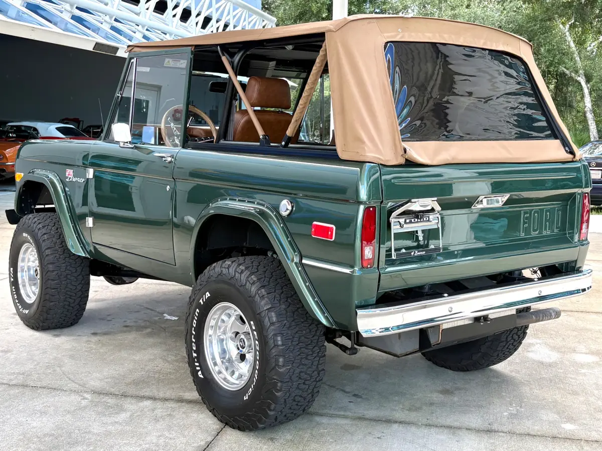 Vehicle photo 16