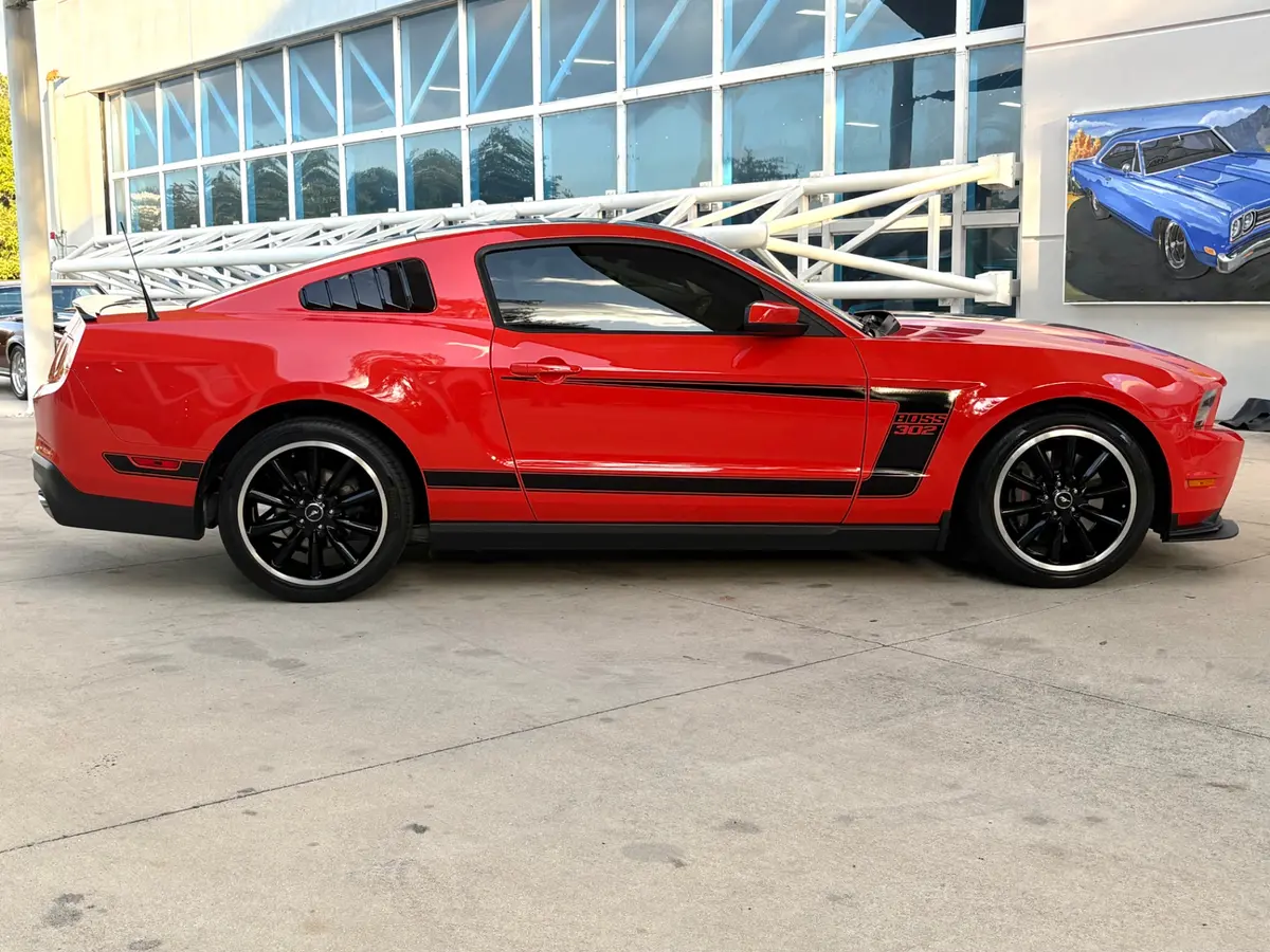 Vehicle photo 5