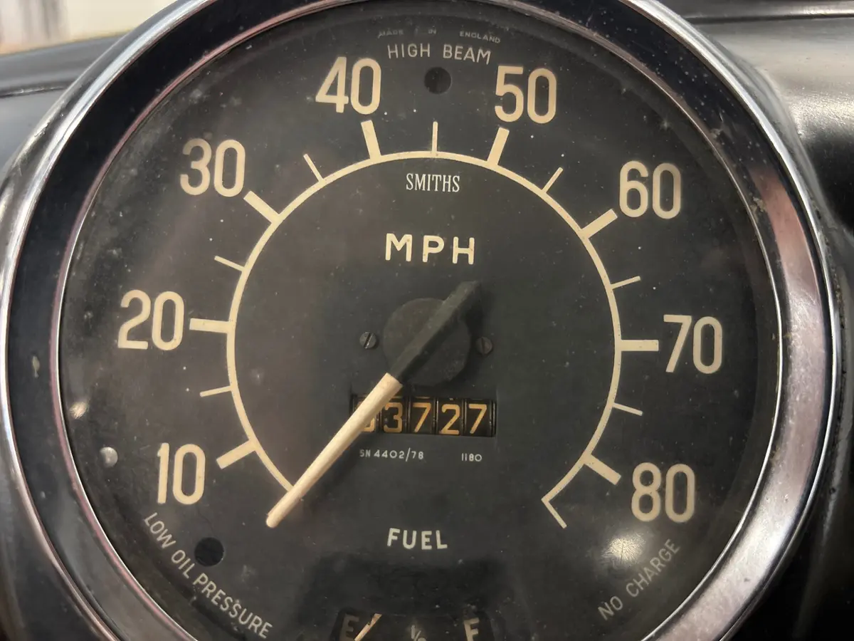 Vehicle photo 25