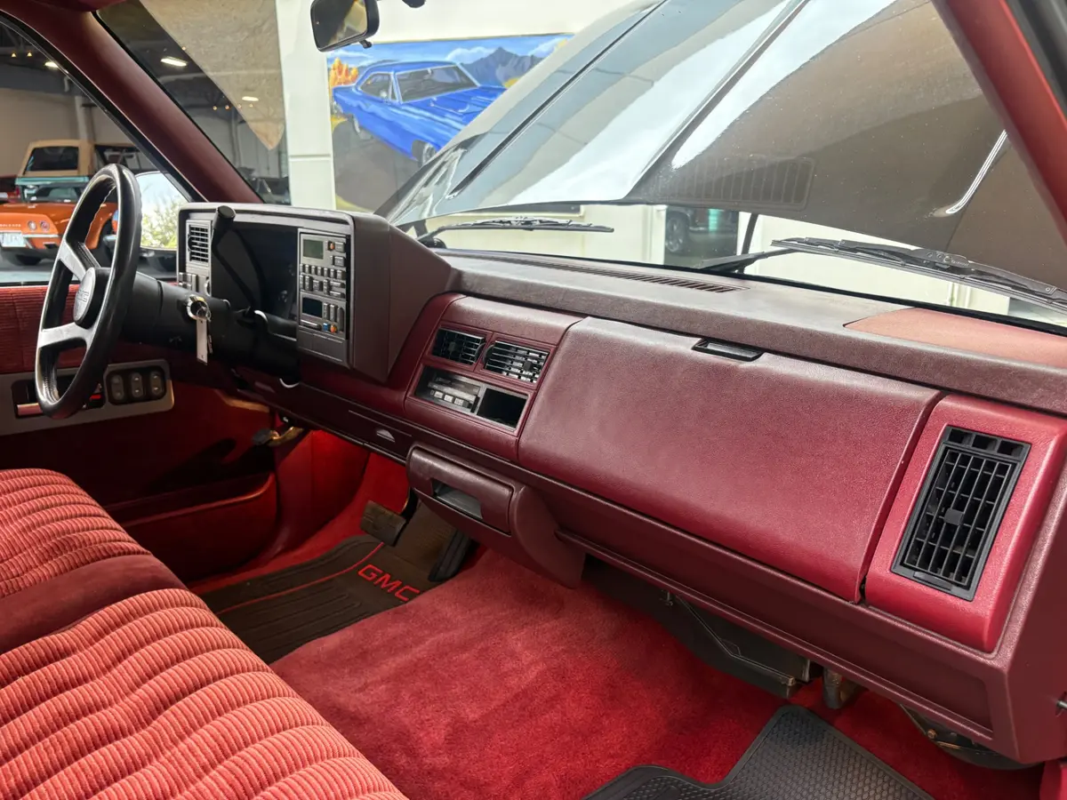 Vehicle photo 38