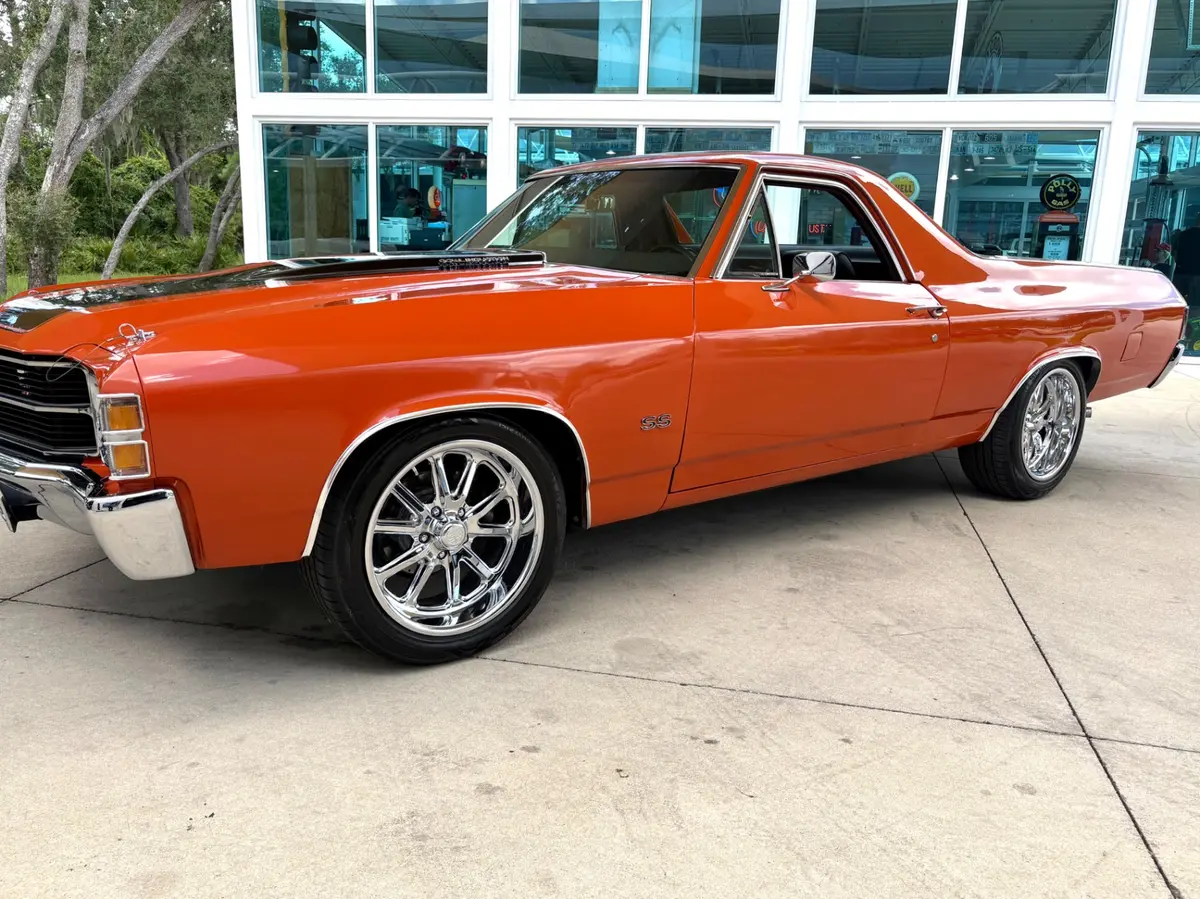 Vehicle photo 12