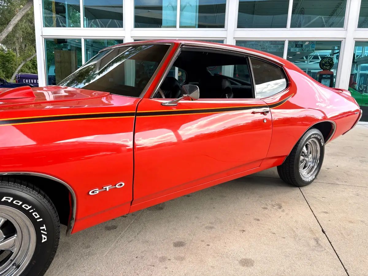 Vehicle photo 14