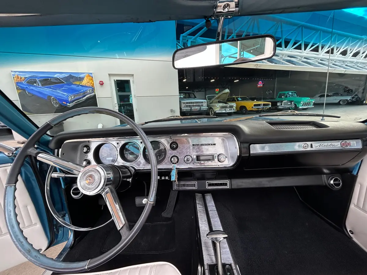 Vehicle photo 26