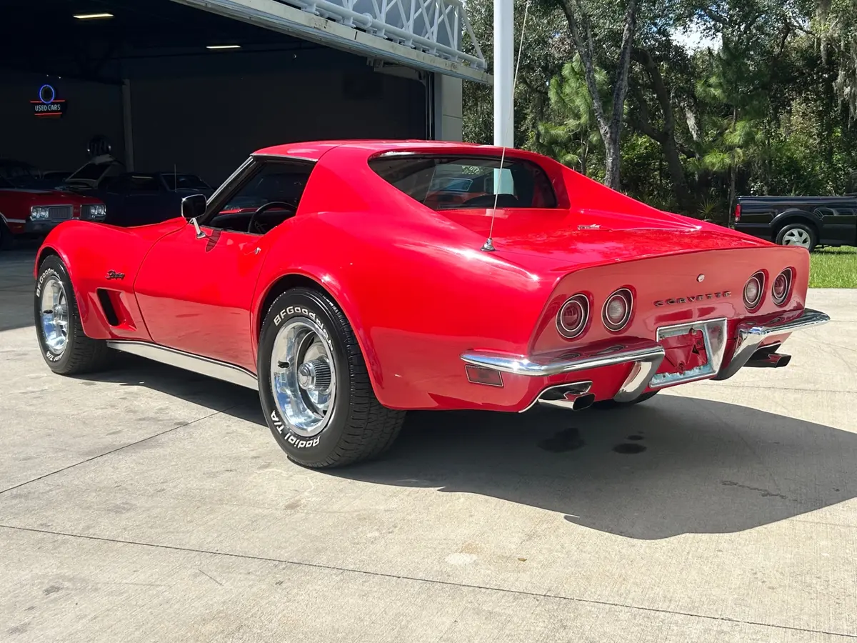 Vehicle photo 8