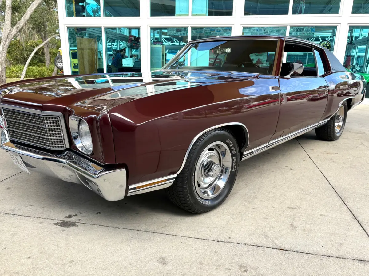 Vehicle photo 19