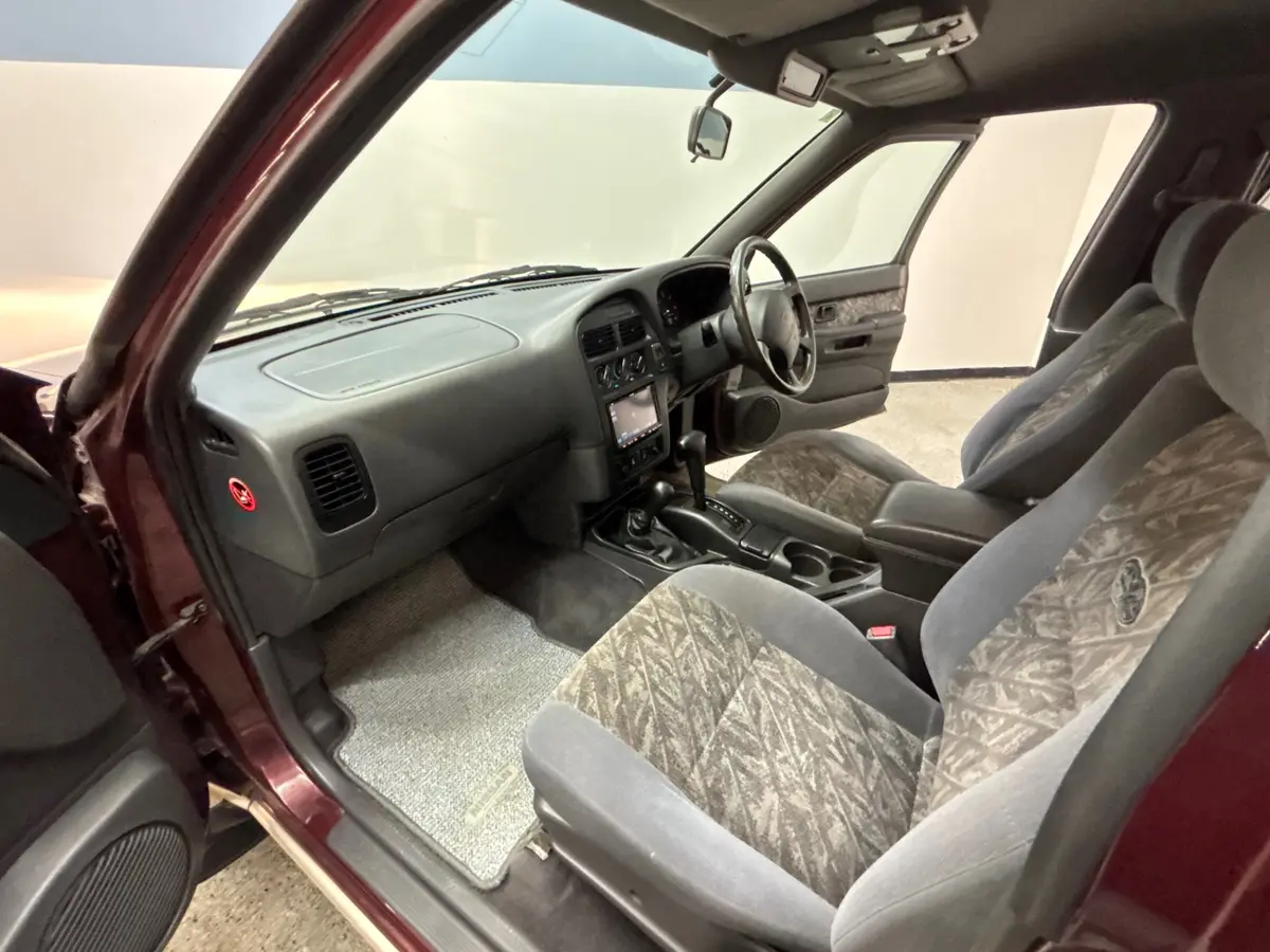 Vehicle photo 29