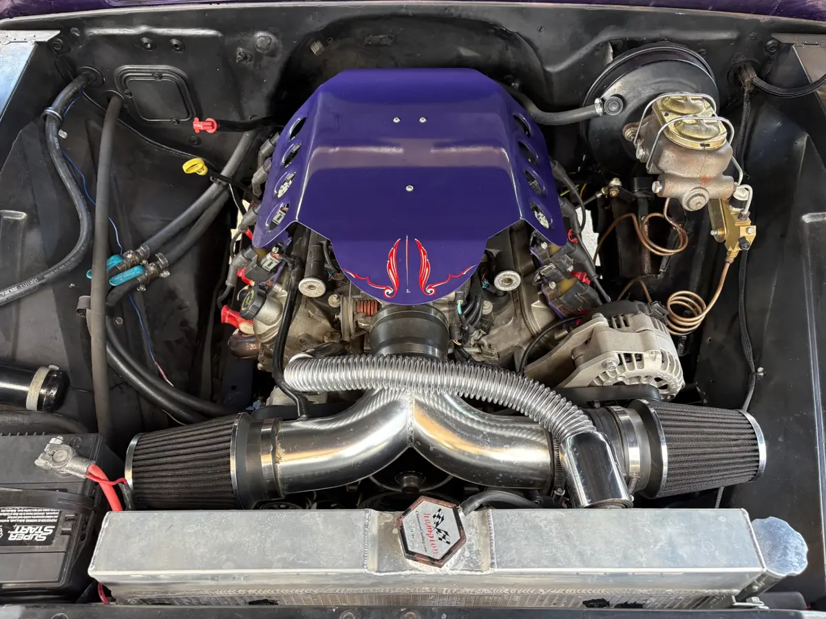 Vehicle photo 28