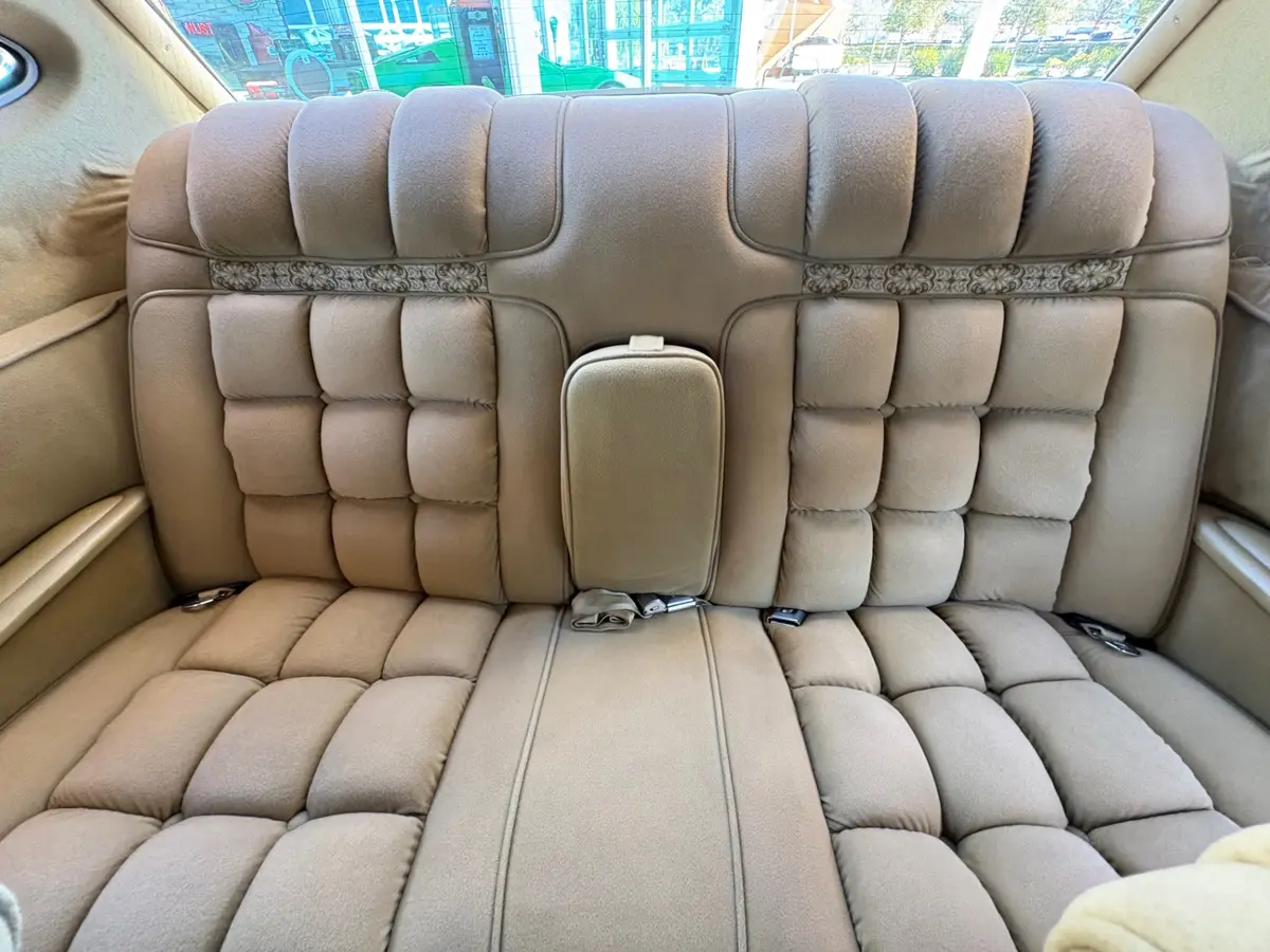 Vehicle photo 37