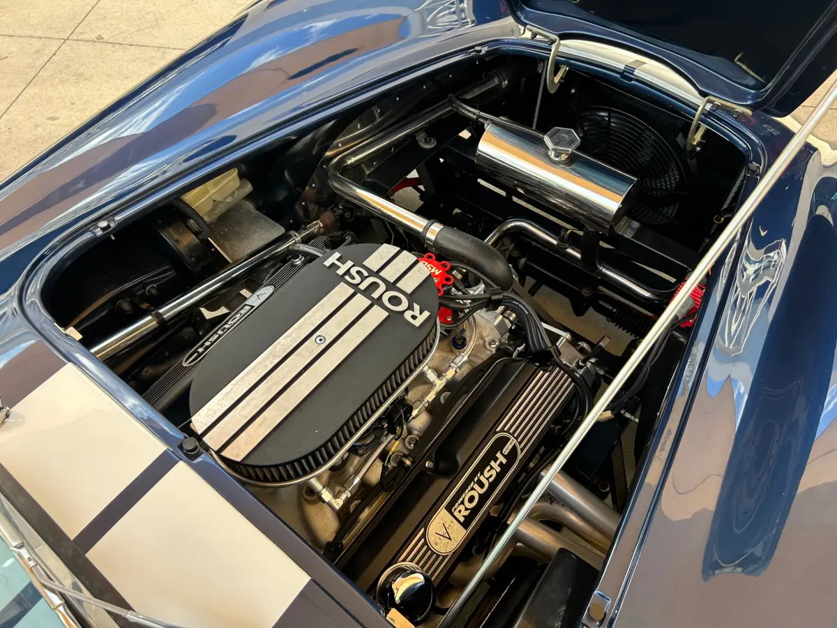 Vehicle photo 25