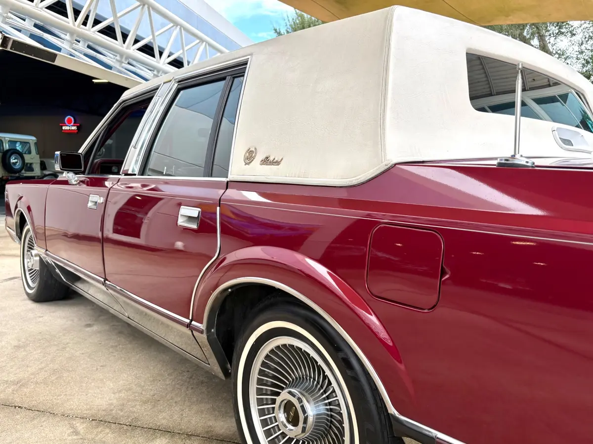 Vehicle photo 14