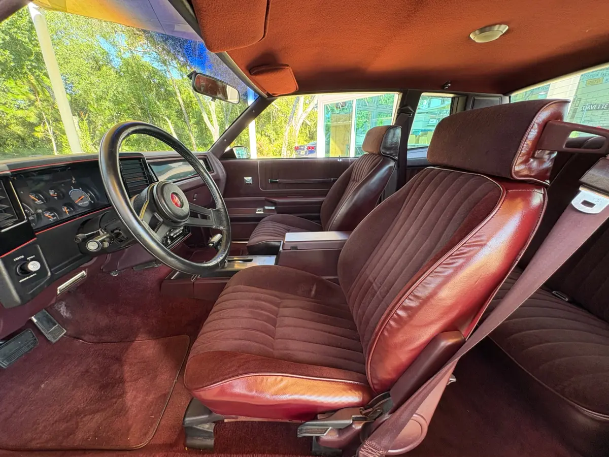 Vehicle photo 30