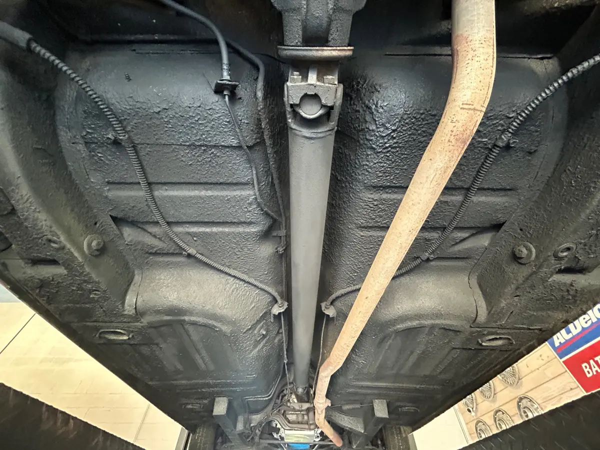 Vehicle photo 28