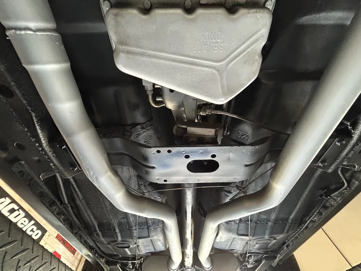 Vehicle photo 52
