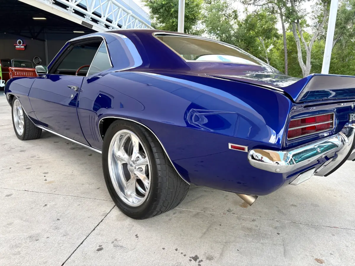 Vehicle photo 15