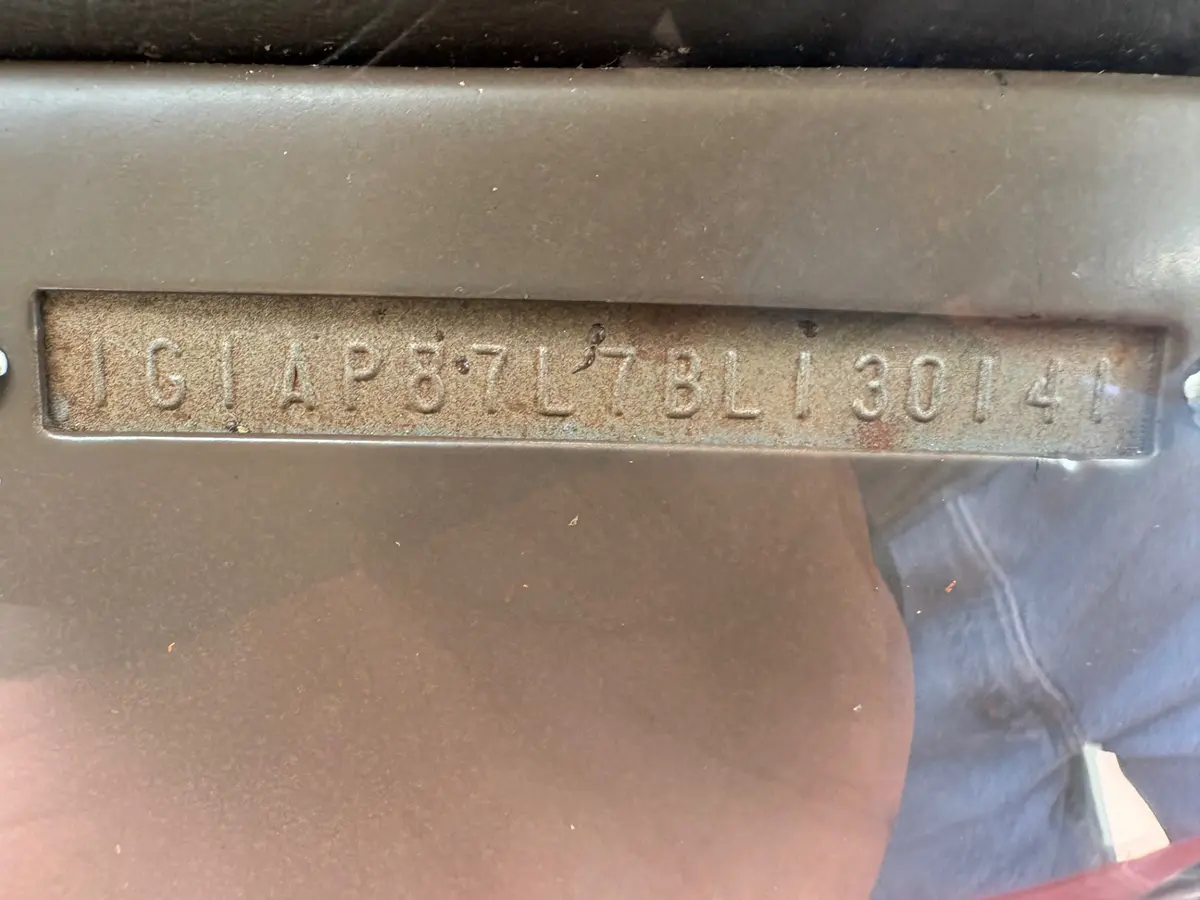 Vehicle photo 23