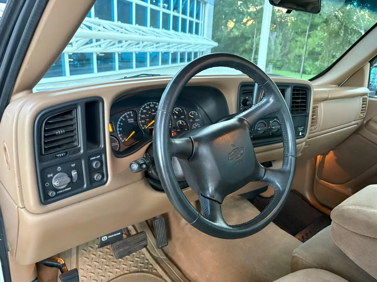 Vehicle photo 33