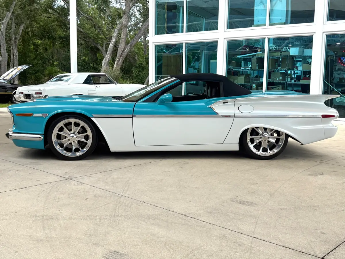 Vehicle photo 23