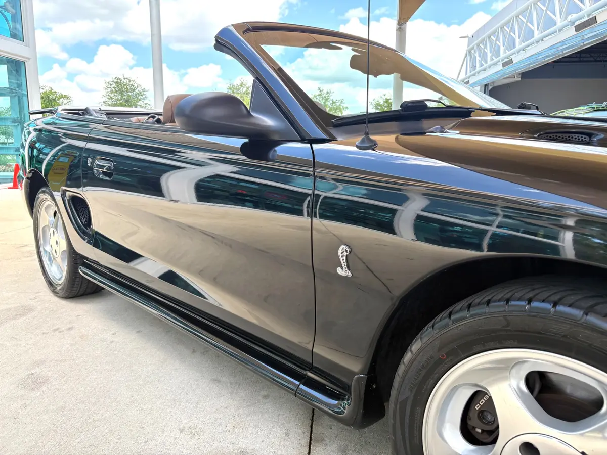 Vehicle photo 18
