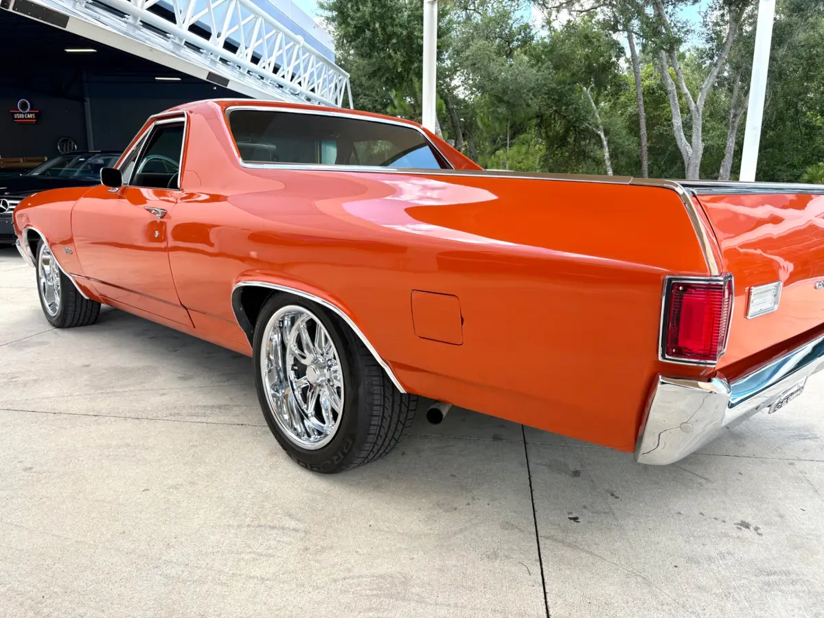Vehicle photo 15