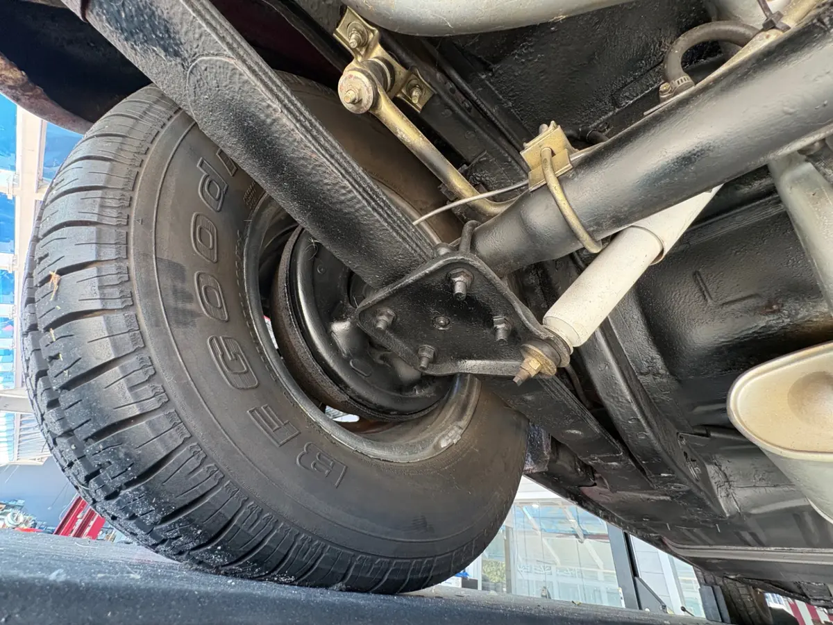 Vehicle photo 48