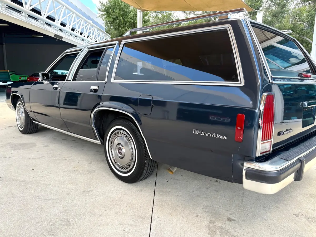 Vehicle photo 15