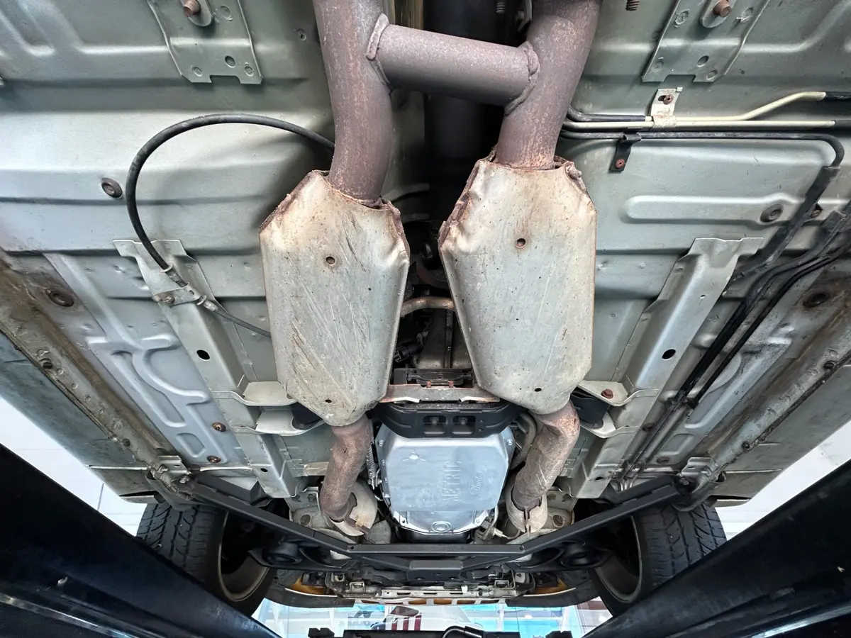 Vehicle photo 33