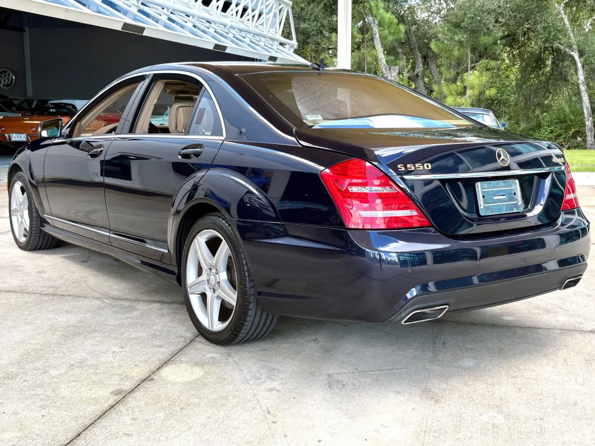 Vehicle photo 9