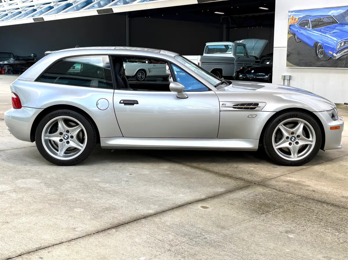 Vehicle photo 5
