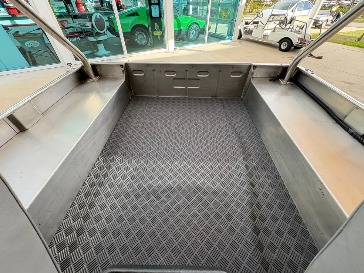 Vehicle photo 34