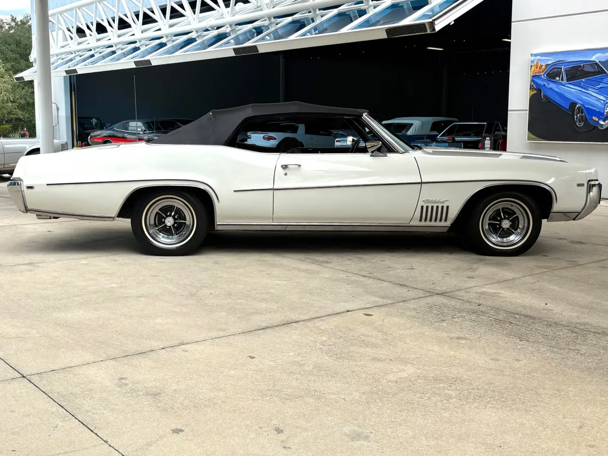 Vehicle photo 21