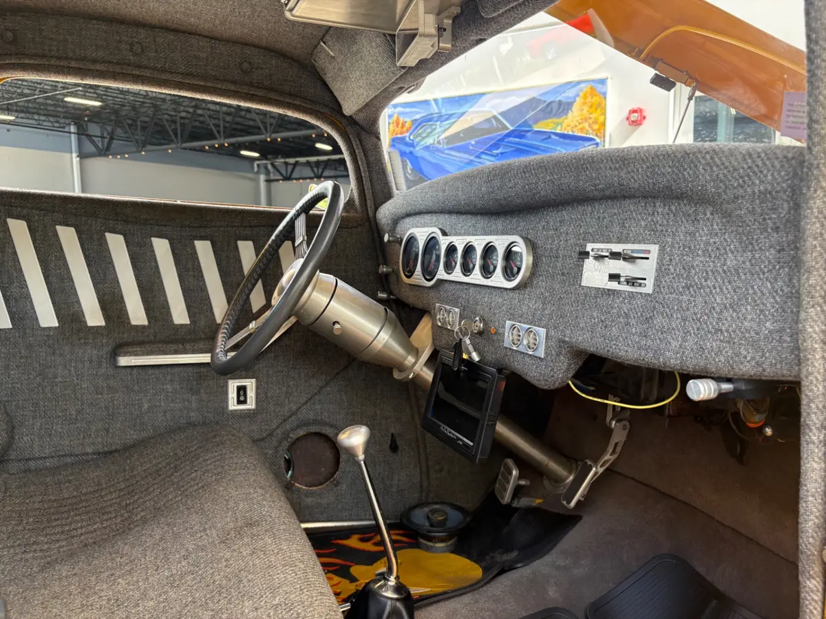 Vehicle photo 34