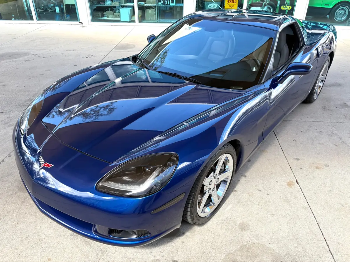 Vehicle photo 21