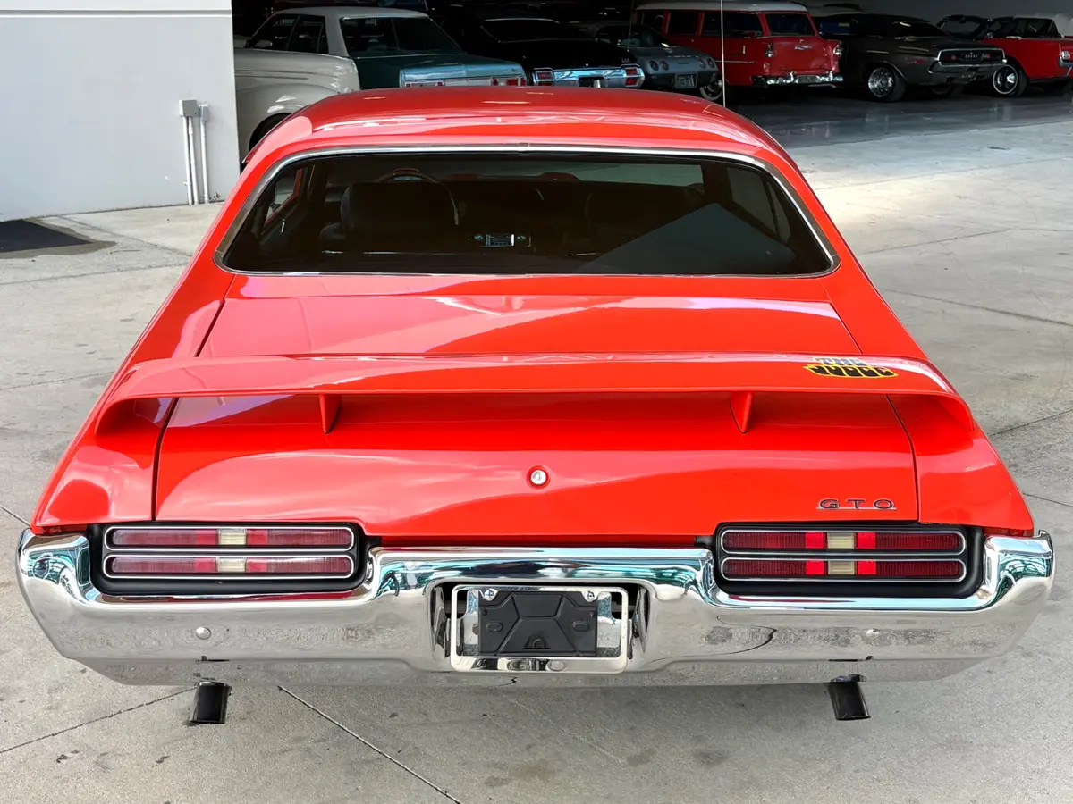 Vehicle photo 9