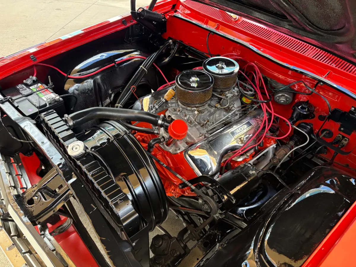 Vehicle photo 30